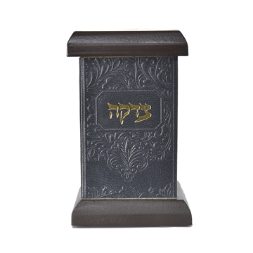 תמונה של קופת צדקה מרובעת מעור